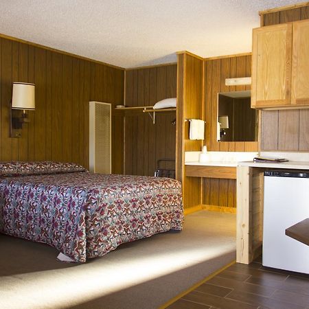 The Village Inn Motel & Restaurant Challis Exterior photo