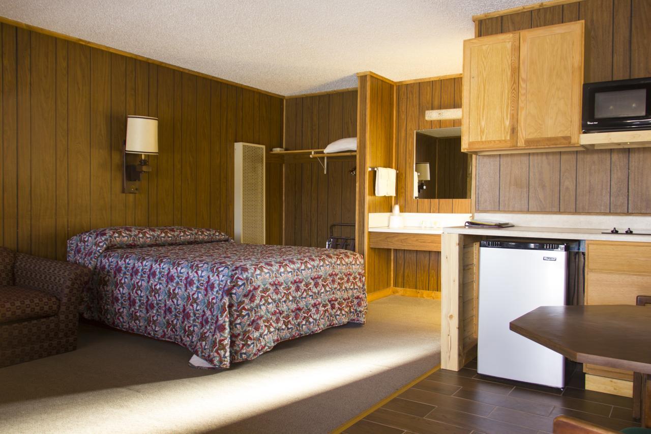 The Village Inn Motel & Restaurant Challis Exterior photo
