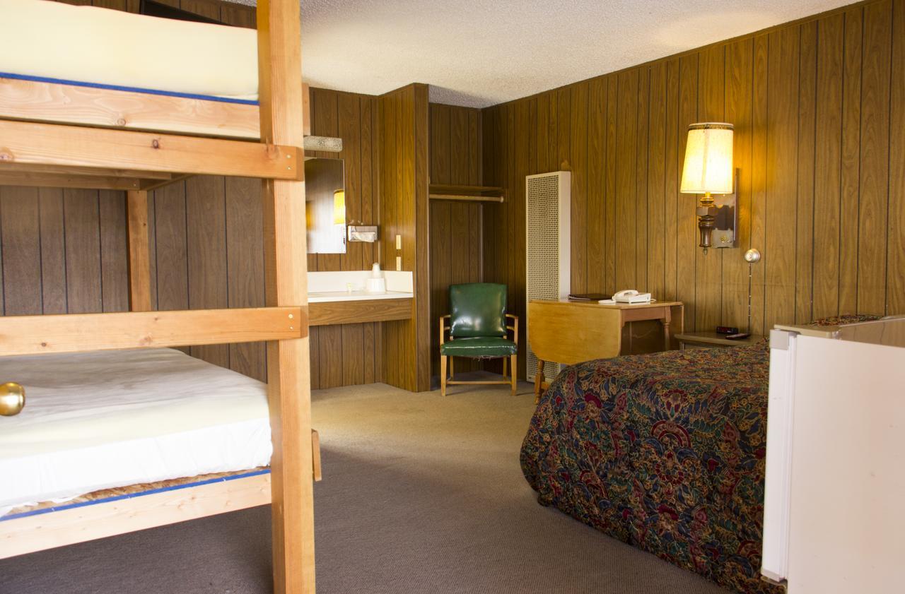The Village Inn Motel & Restaurant Challis Exterior photo