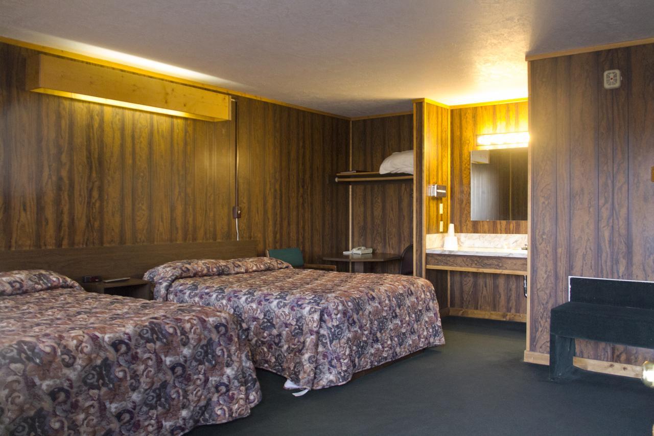 The Village Inn Motel & Restaurant Challis Exterior photo