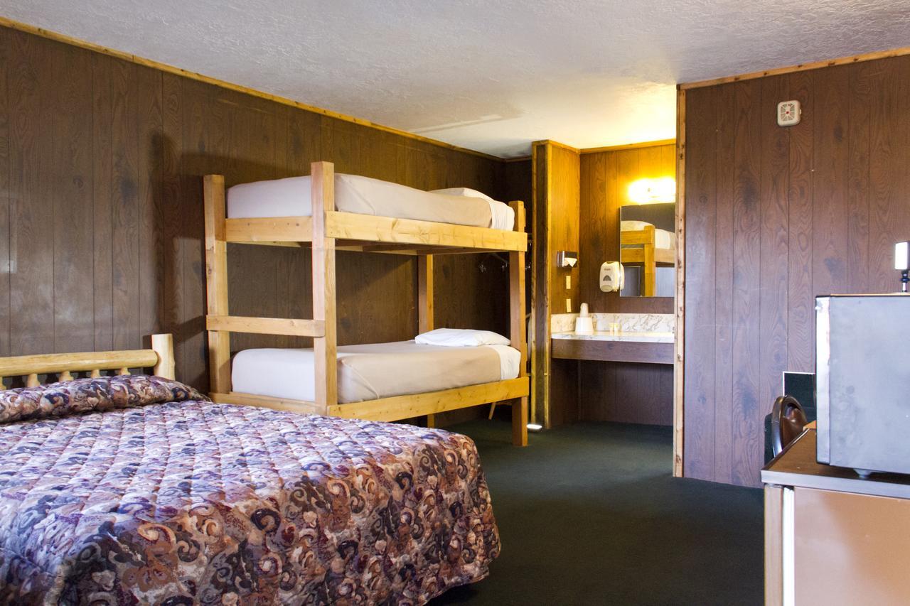 The Village Inn Motel & Restaurant Challis Exterior photo
